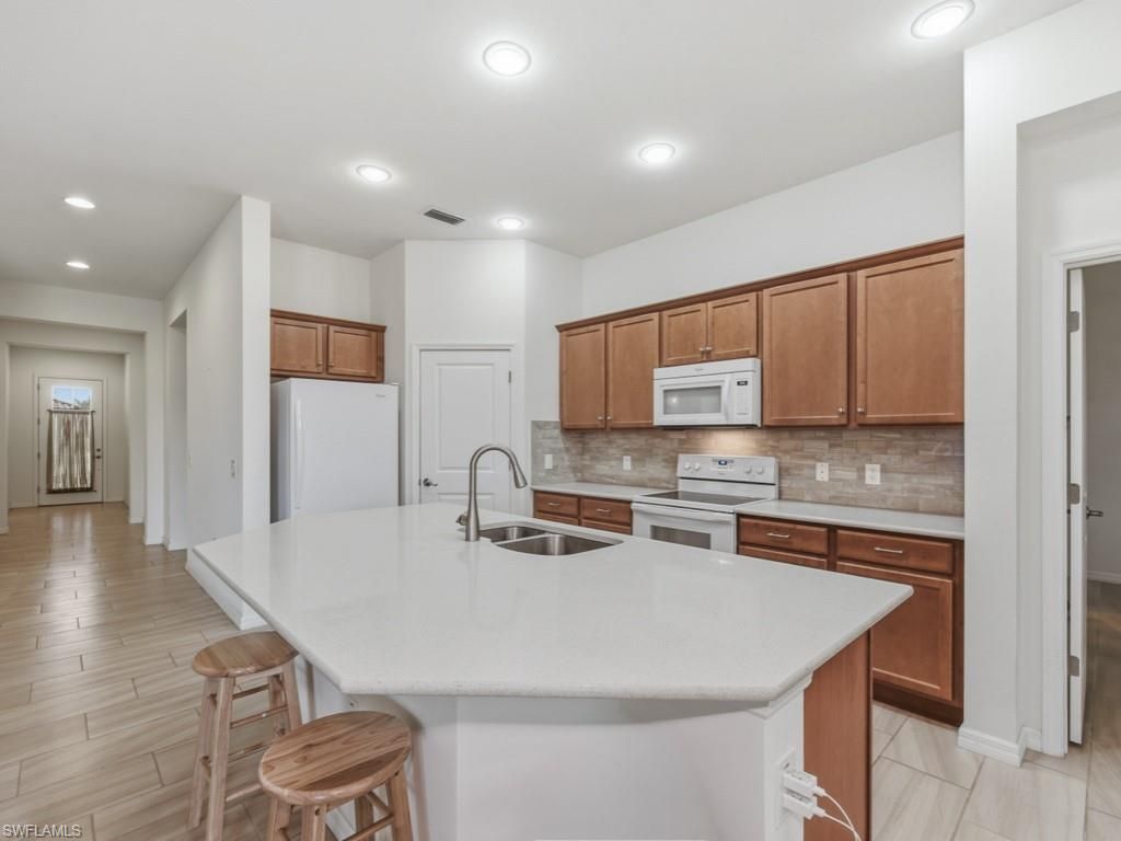 10646 Essex Square BLVD, FORT MYERS, FL 33913 — photo 2