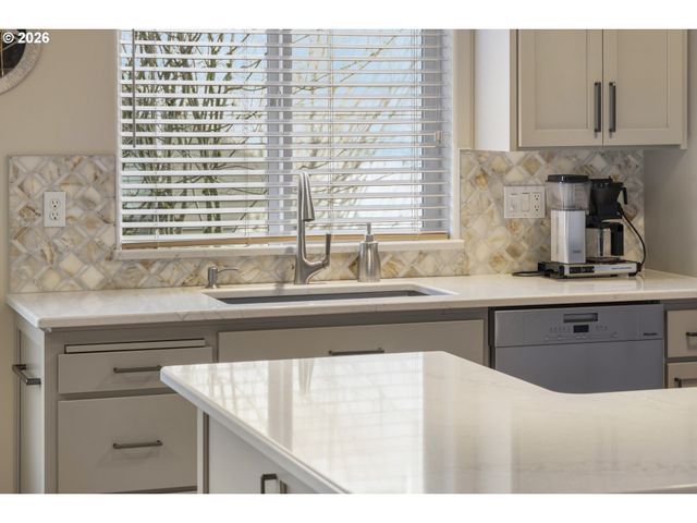 17567 Sw INKSTER Dr, Sherwood, OR 97140