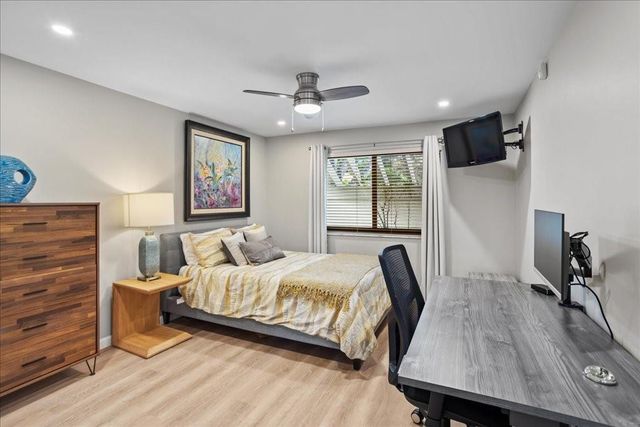 5670 Coach House Circle B, Boca Raton, FL 33486