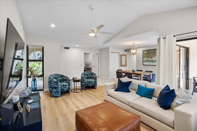 5670 Coach House Circle B, Boca Raton, FL 33486