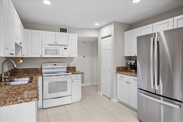 5670 Coach House Circle B, Boca Raton, FL 33486