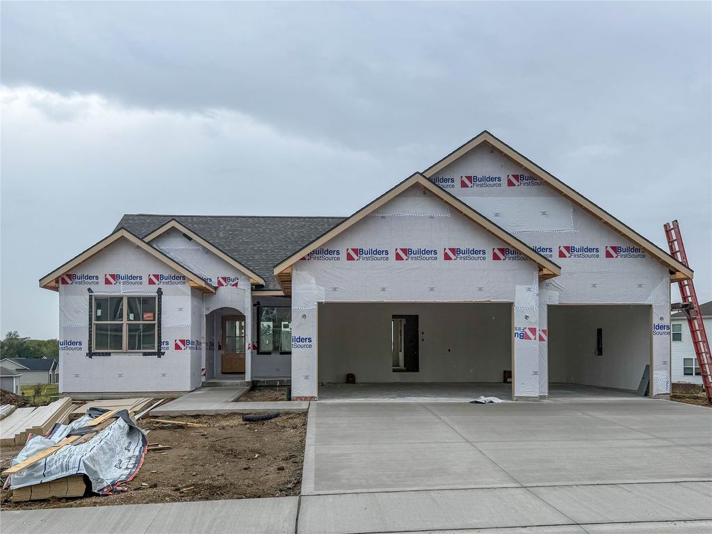 606 Ellis Circle, Adel, IA 50003