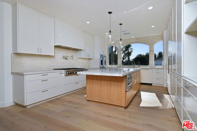 25605 Melbourne Court, Calabasas, CA 91302