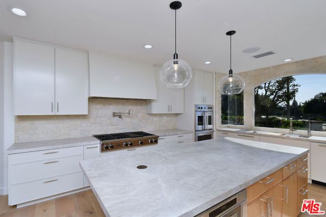 25605 Melbourne Court, Calabasas, CA 91302