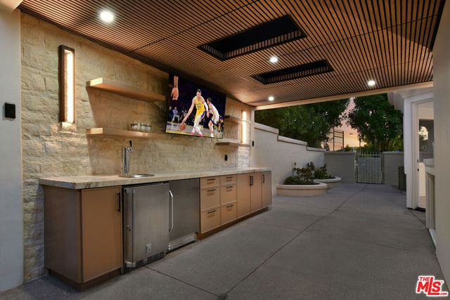 25605 Melbourne Court, Calabasas, CA 91302