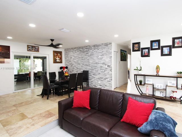 10760 SW 28th St, Miami, FL 33165