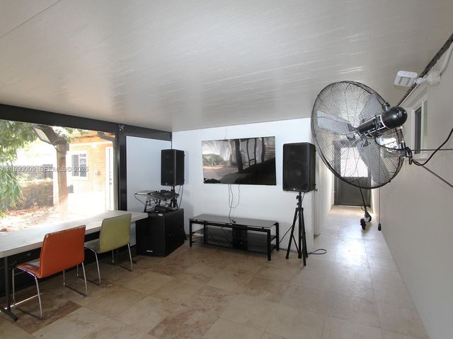 10760 SW 28th St, Miami, FL 33165