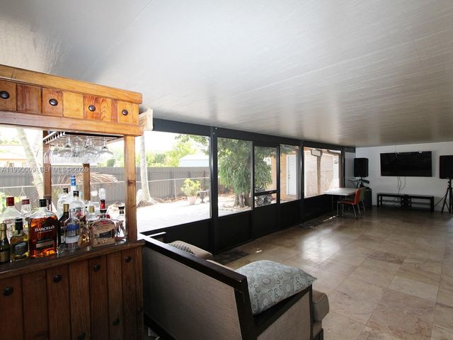 10760 SW 28th St, Miami, FL 33165