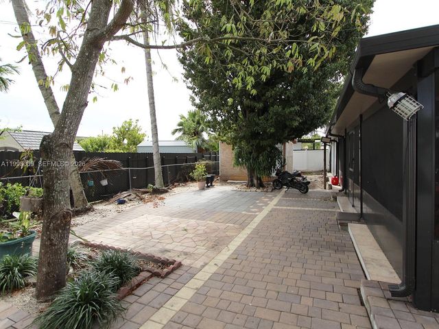 10760 SW 28th St, Miami, FL 33165