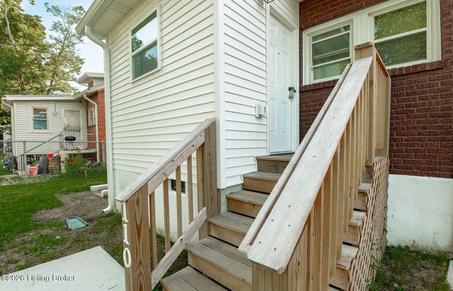 110 N Longworth Ave, Louisville, KY 40212