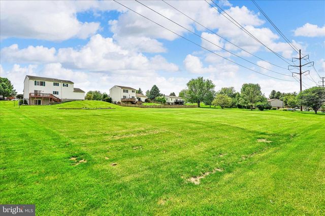 2147 SHERI LN, Mount Joy, PA 17552