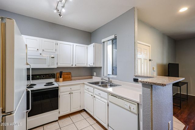 2929 W YORKSHIRE Drive 1128, Phoenix, AZ 85027