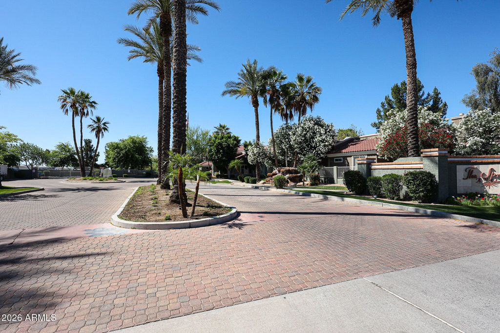 2929 W YORKSHIRE Drive 1128, Phoenix, AZ 85027 — photo 2