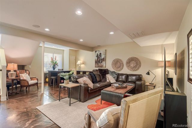 6959 S Buchanan Street, Aurora, CO 80016