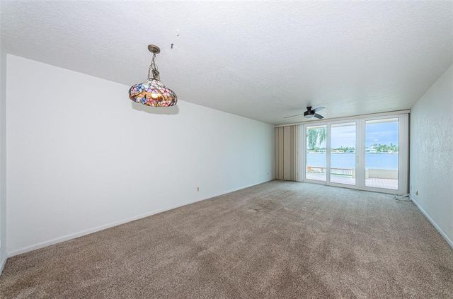 6083 BAHIA DEL MAR CIRCLE 158, St Petersburg, FL 33715