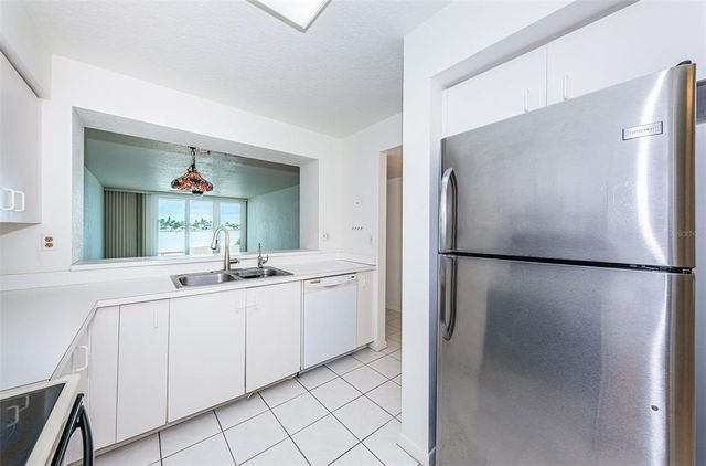 6083 BAHIA DEL MAR CIRCLE 158, St Petersburg, FL 33715