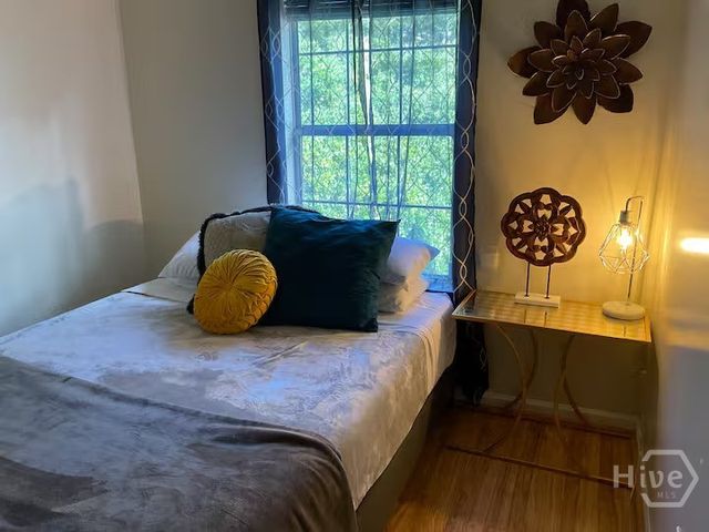 8 S Lake Drive, Savannah, GA 31410