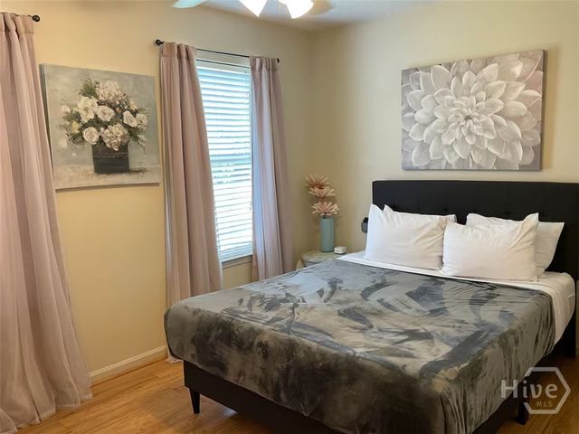 8 S Lake Drive, Savannah, GA 31410