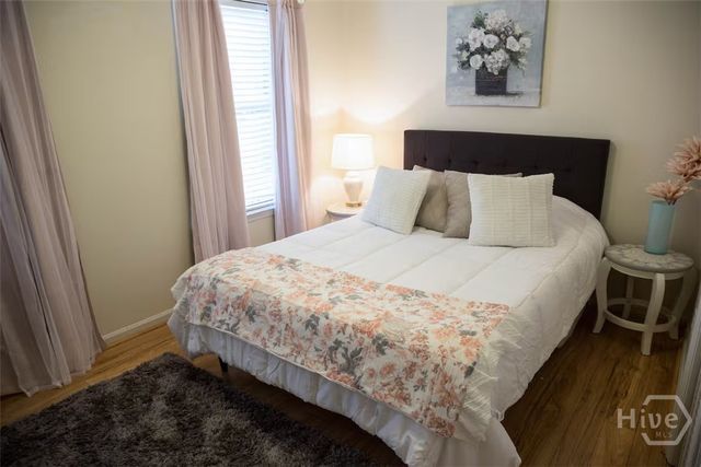 8 S Lake Drive, Savannah, GA 31410