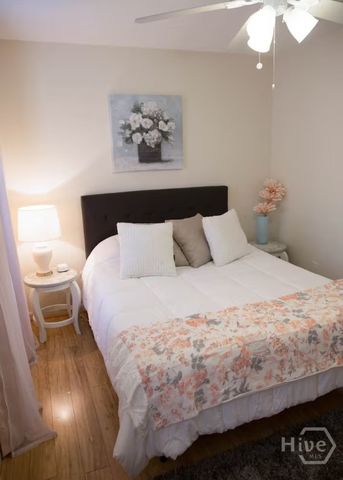 8 S Lake Drive, Savannah, GA 31410