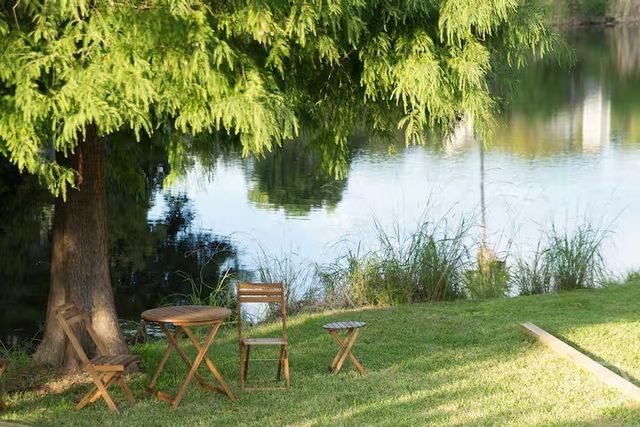 8 S Lake Drive, Savannah, GA 31410