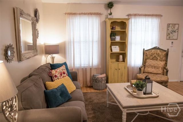 8 S Lake Drive, Savannah, GA 31410