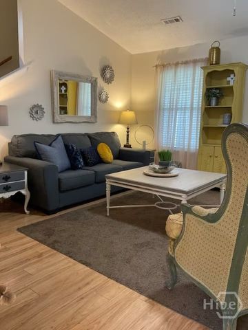 8 S Lake Drive, Savannah, GA 31410