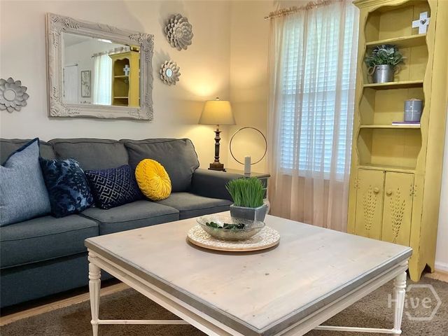 8 S Lake Drive, Savannah, GA 31410