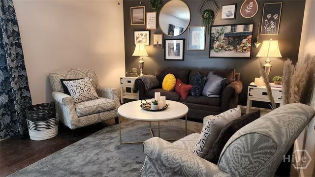 8 S Lake Drive, Savannah, GA 31410