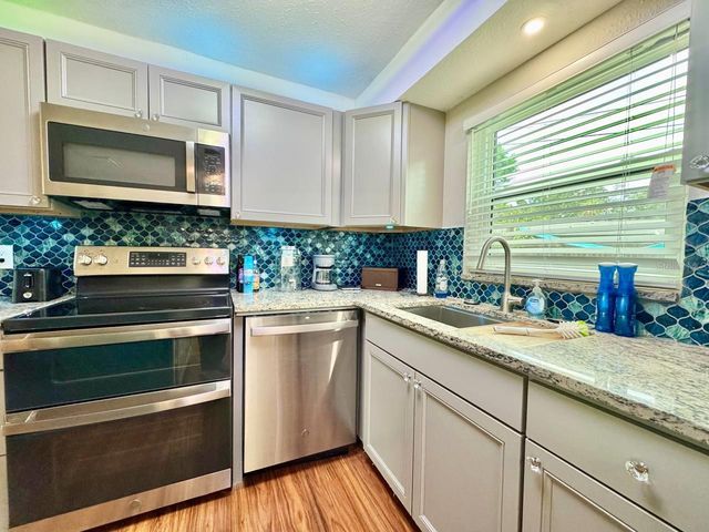 3957 WAHOO DRIVE SE, St Petersburg, FL 33705