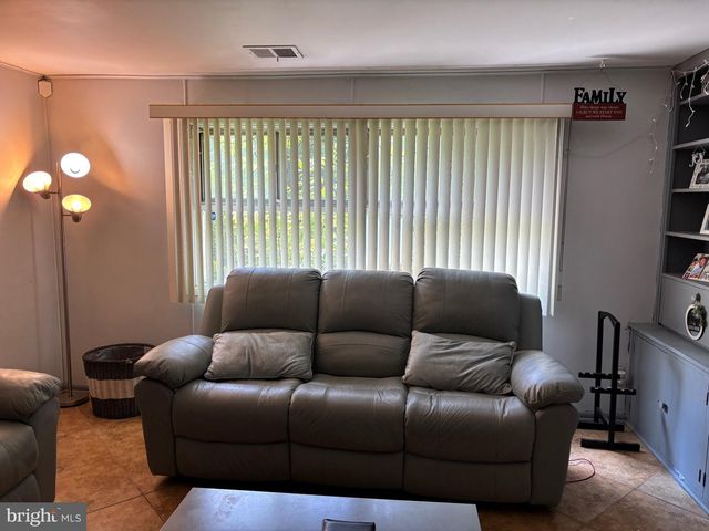 1105 ROCK CREEK DR, Wyncote, PA 19095