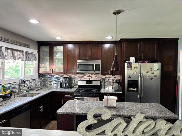1105 ROCK CREEK DR, Wyncote, PA 19095