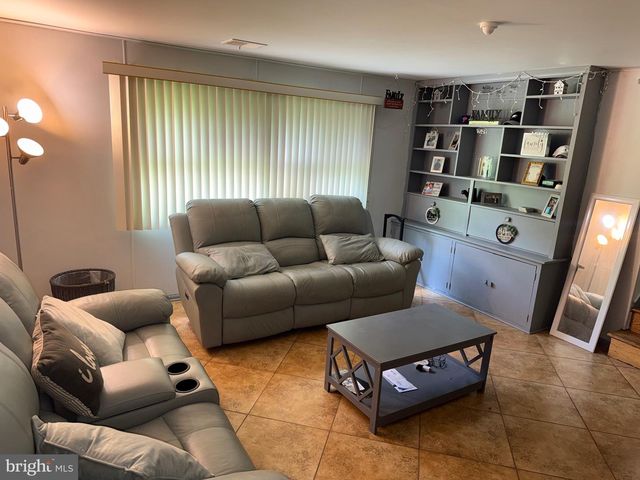 1105 ROCK CREEK DR, Wyncote, PA 19095