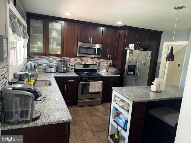 1105 ROCK CREEK DR, Wyncote, PA 19095