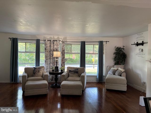 1105 ROCK CREEK DR, Wyncote, PA 19095