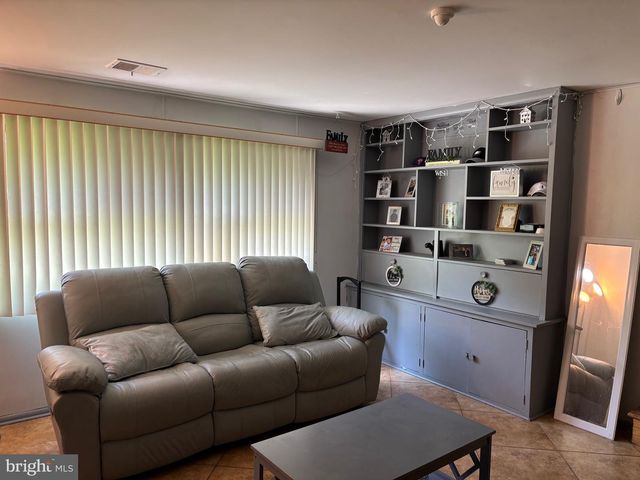1105 ROCK CREEK DR, Wyncote, PA 19095