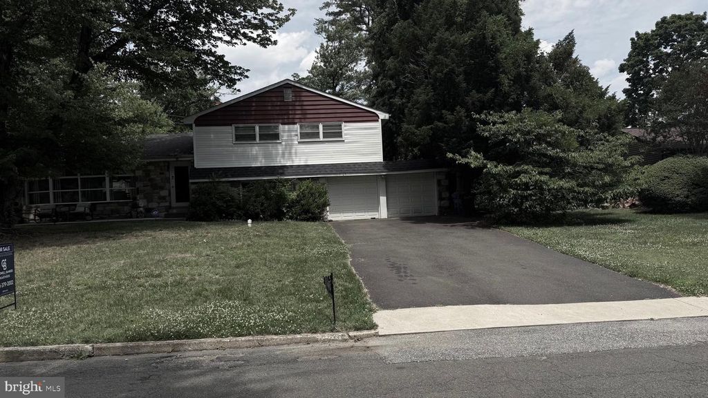 1105 ROCK CREEK DR, Wyncote, PA 19095
