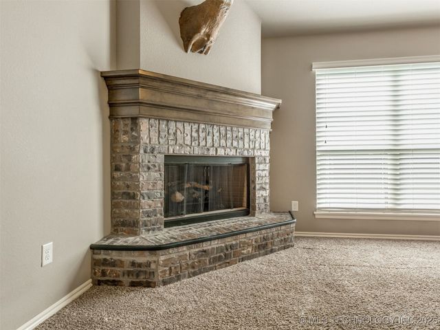 732 W 40th Place, Sand Springs, OK 74063