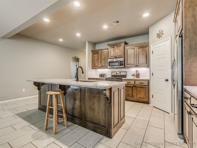 732 W 40th Place, Sand Springs, OK 74063