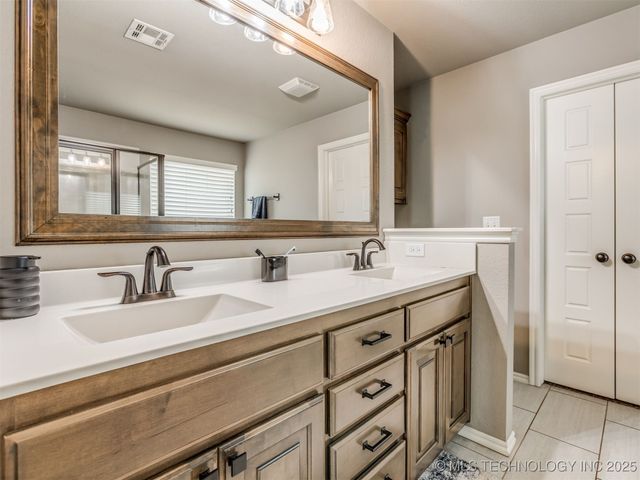 732 W 40th Place, Sand Springs, OK 74063