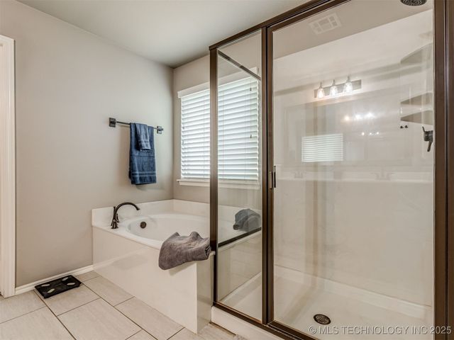 732 W 40th Place, Sand Springs, OK 74063