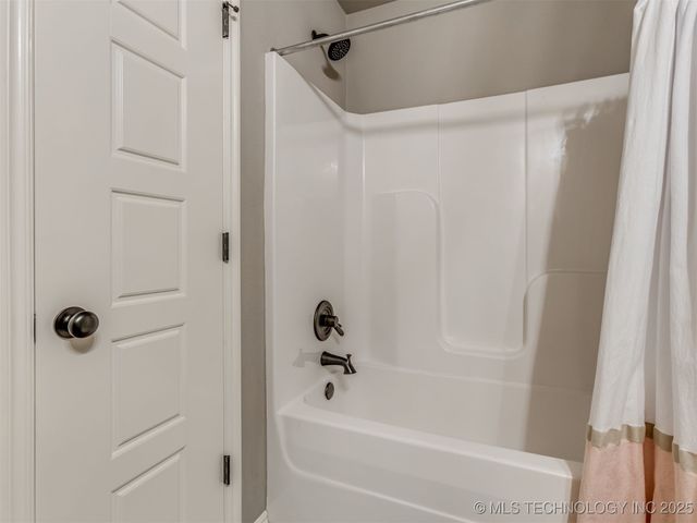 732 W 40th Place, Sand Springs, OK 74063