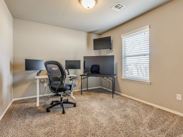 732 W 40th Place, Sand Springs, OK 74063