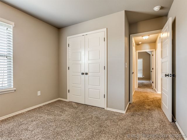 732 W 40th Place, Sand Springs, OK 74063