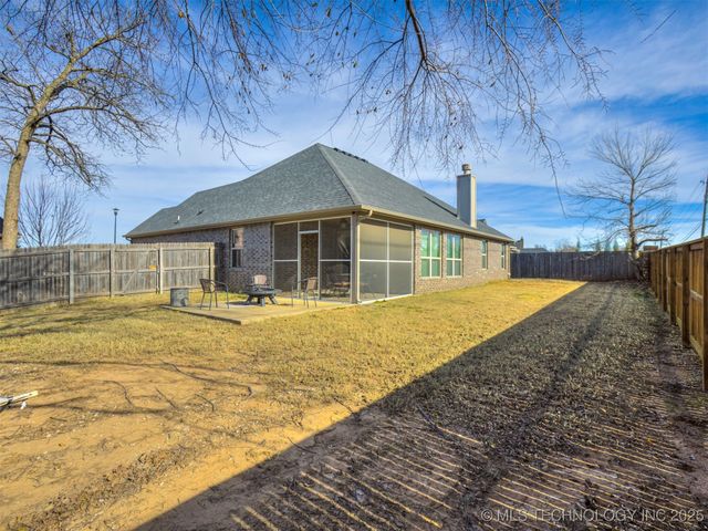 732 W 40th Place, Sand Springs, OK 74063