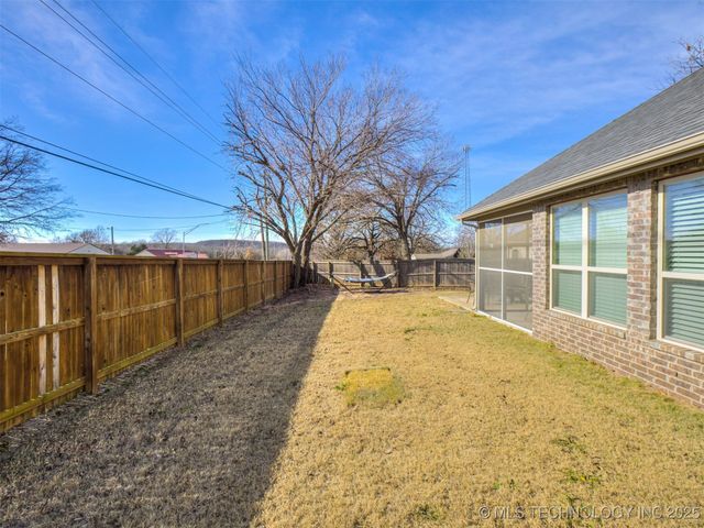 732 W 40th Place, Sand Springs, OK 74063