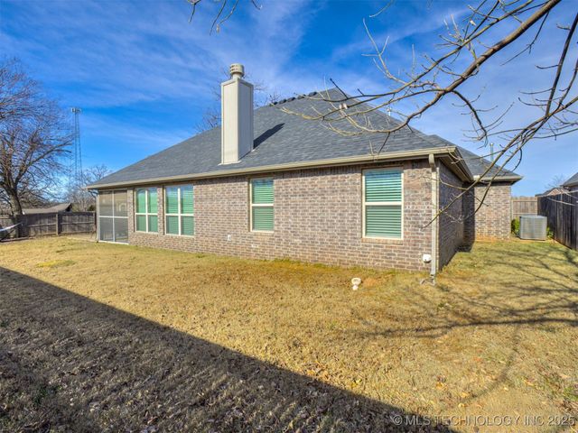 732 W 40th Place, Sand Springs, OK 74063
