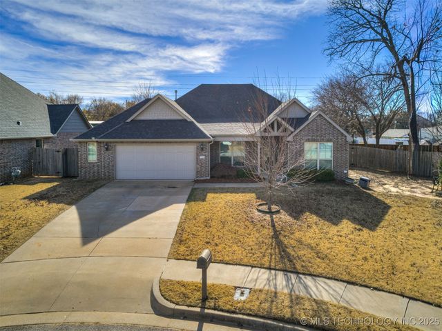 732 W 40th Place, Sand Springs, OK 74063