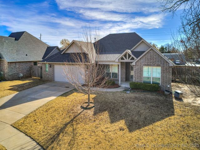 732 W 40th Place, Sand Springs, OK 74063