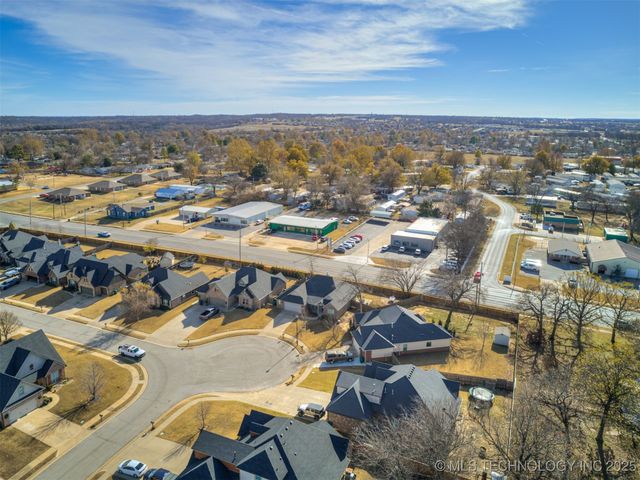 732 W 40th Place, Sand Springs, OK 74063
